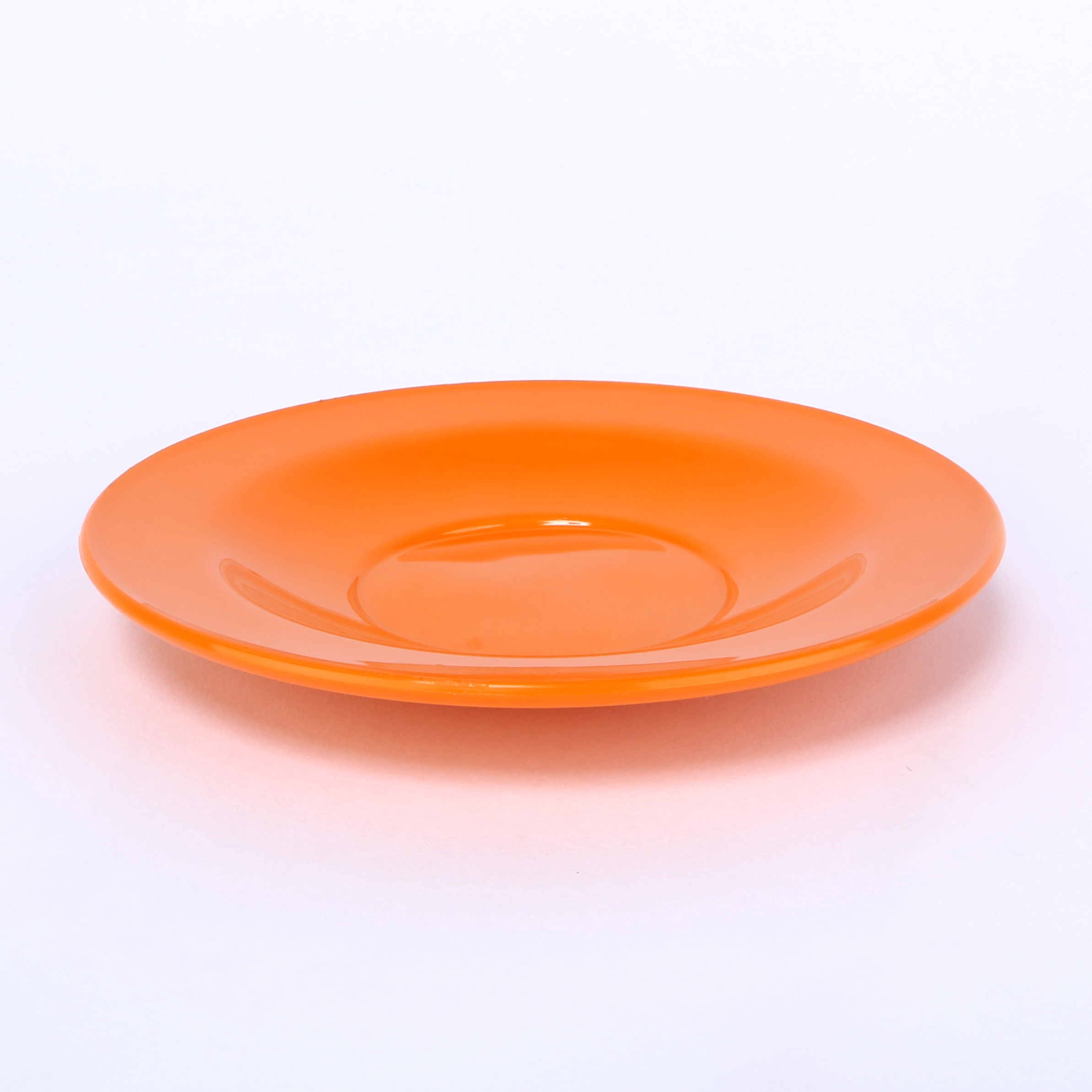 vaLon Zephyr Untertasse 13,5 cm aus schadstofffreiem Kunststoff in der Farbe orange.