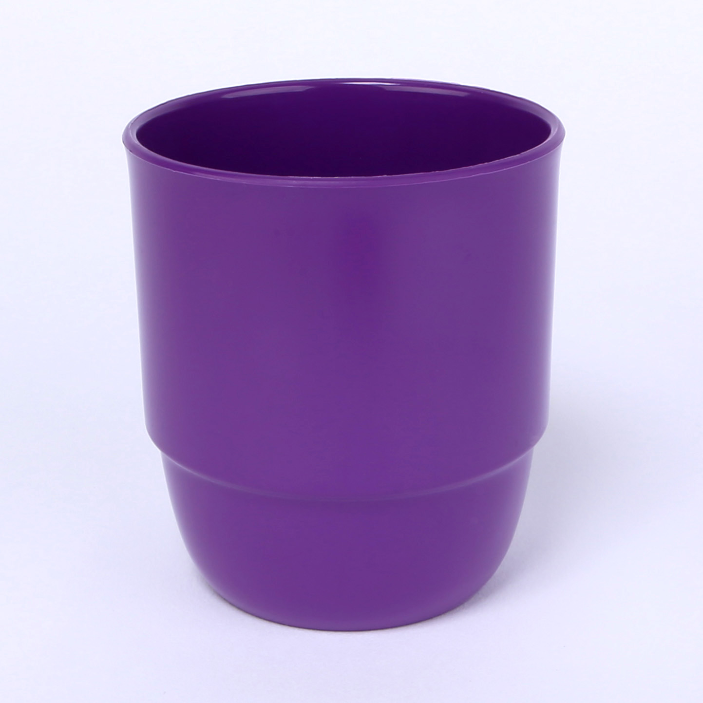 vaLon Zephyr Trinkbecher ohne Henkel 0,25 L aus schadstofffreiem Kunststoff in der Farbe lila.
