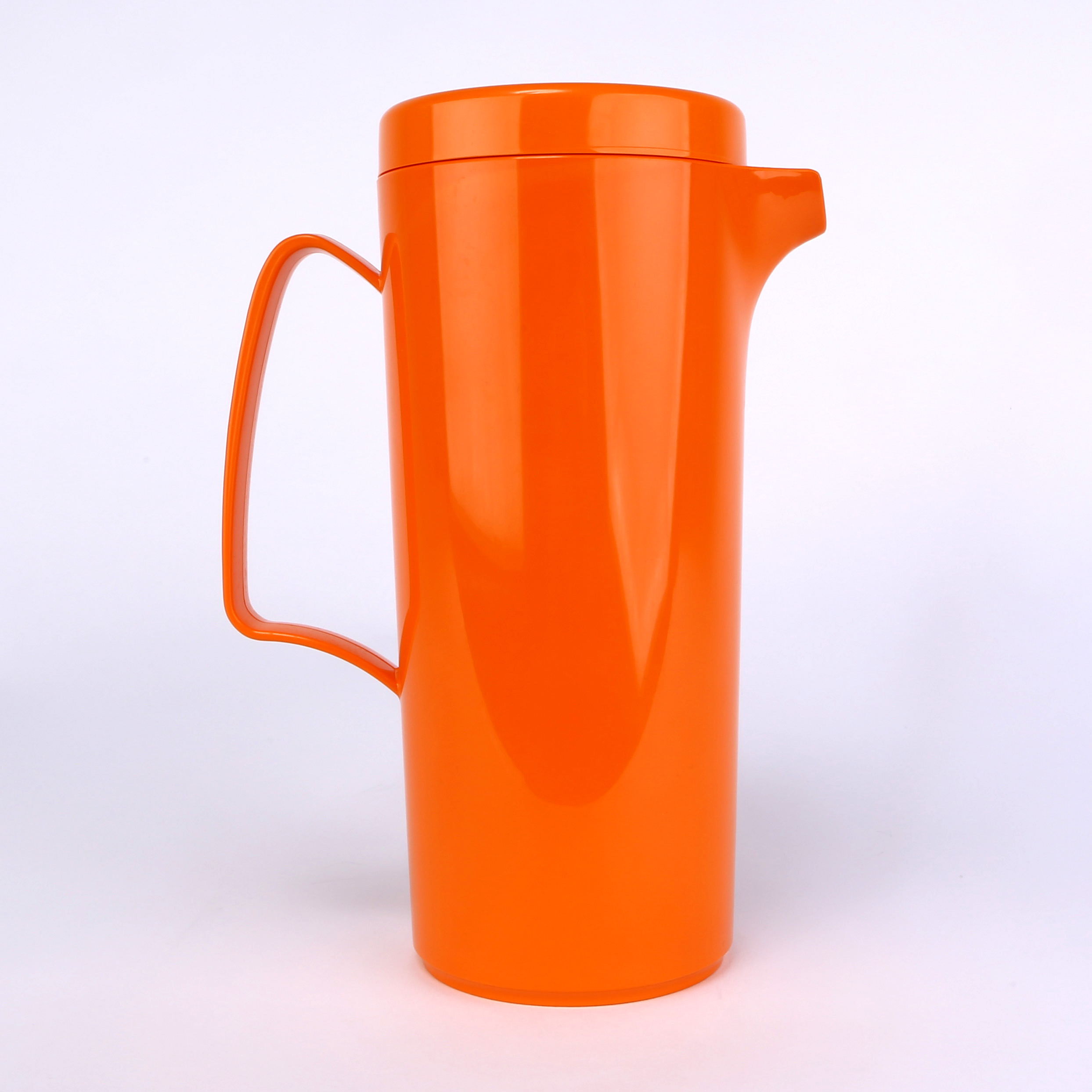 vaLon Zephyr Kanne 1 L mit Deckel aus schadstofffrei Kunststoff in der Farbe orange.