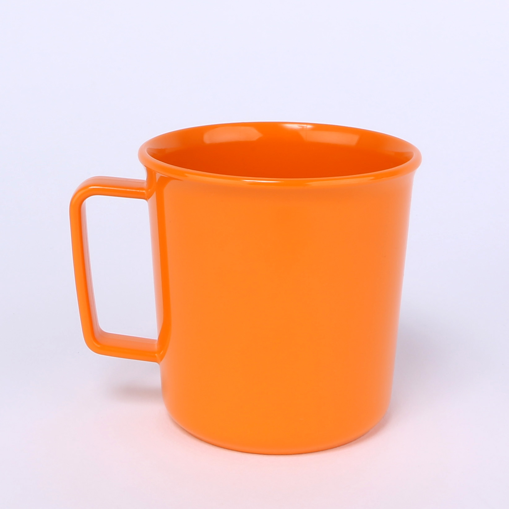 vaLon Zephyr Henkelbecher 0,2 L aus schadstofffreiem Kunststoff in der Farbe orange.