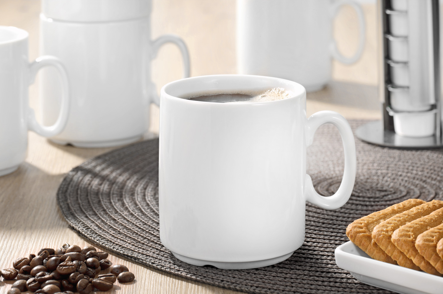 Kaffeebecher DIANE, Inhalt: 0,28 L, von caterado. Höhe: 8,9 cm, Durchmesser: 8,1 cm, aus weißem, hochwertigem Porzellan.