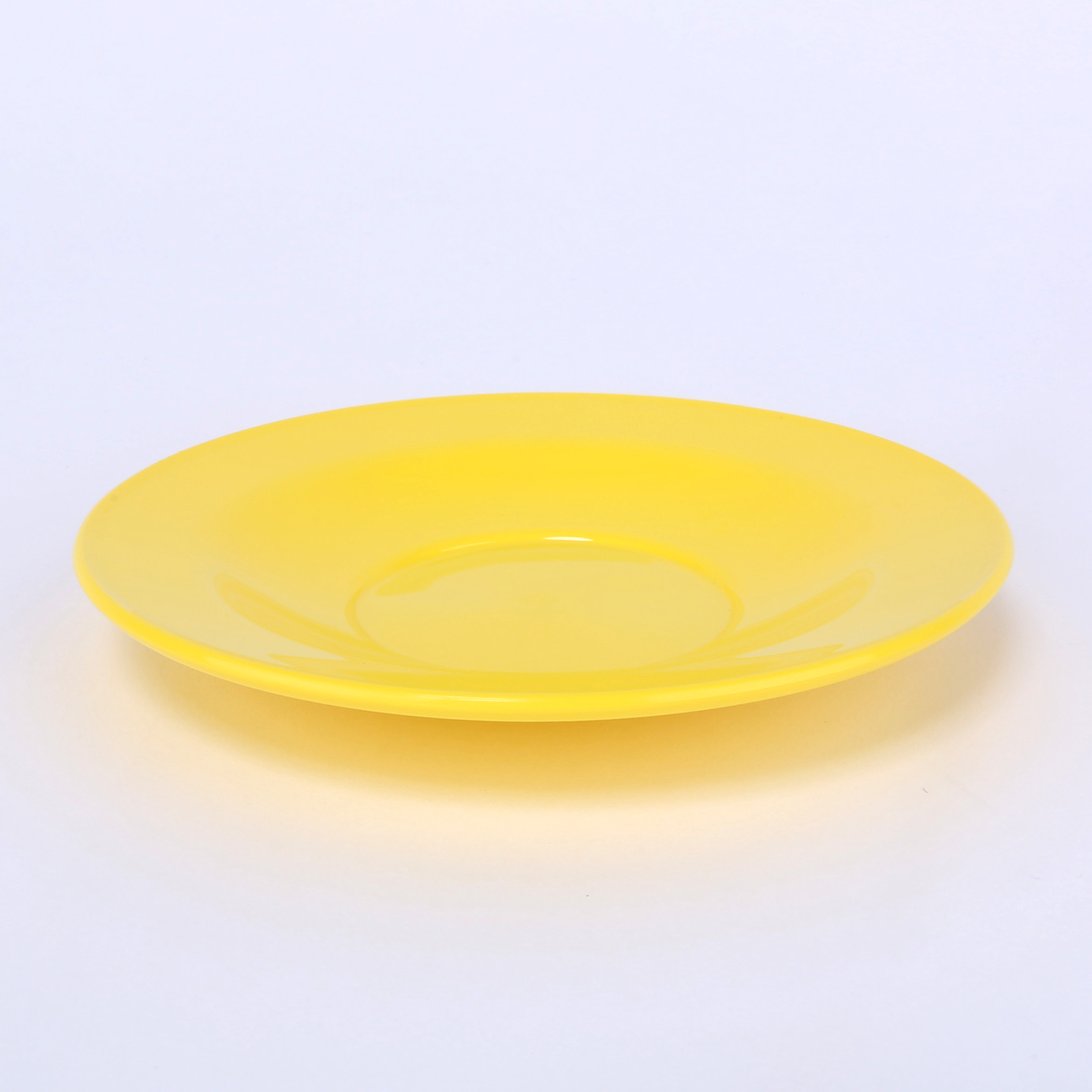 vaLon Zephyr Untertasse 13,5 cm aus schadstofffreiem Kunststoff in der Farbe sonnengelb.