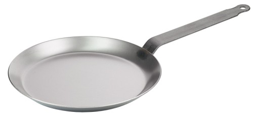 Crêpes-Eisenpfanne (Omelettepfanne) aus ungeschwärztem Stahl, Materialstärke 2 mm, gebläuter Flachgriff mit Aufhängeöse,